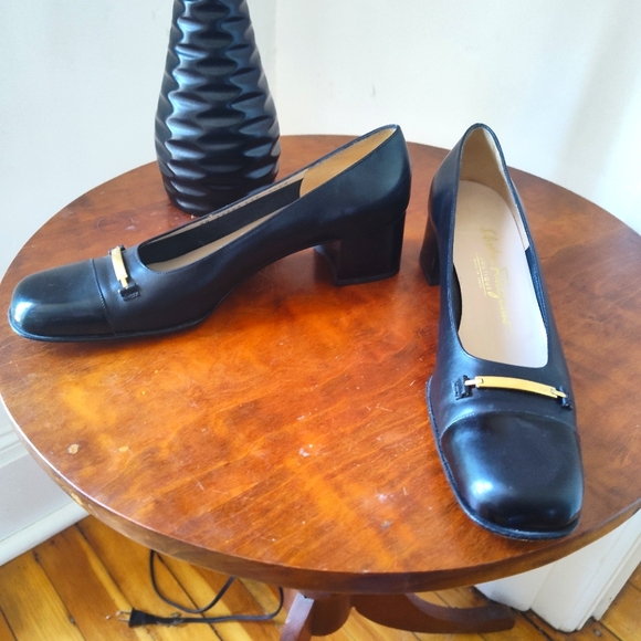 Salvatore Ferragamo Shoes - Salvatore Ferragamo Boutique chunky heeled leather pump
